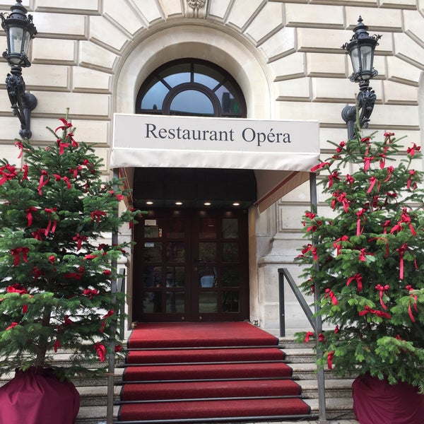 Photo taken at Restaurant Opéra by Yoko O. on 11/26/2015