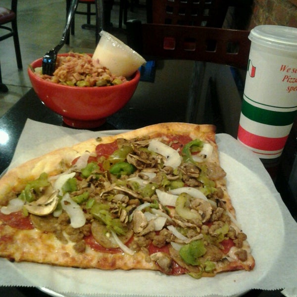 4/8/2013 tarihinde KRick ★.ziyaretçi tarafından Vinny&#39;s NY Pizza'de çekilen fotoğraf