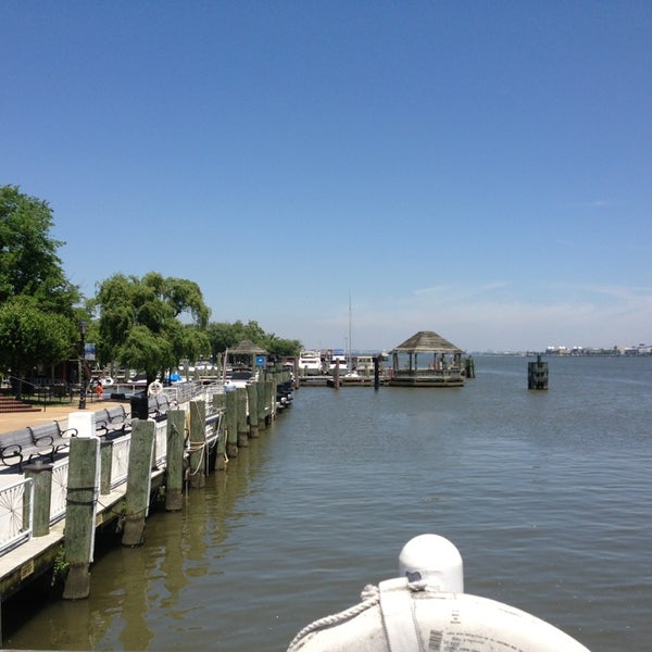 Foto diambil di Potomac Riverboat Company oleh Tamara R. pada 5/31/2013