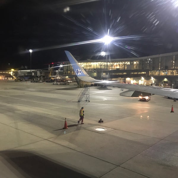 Foto scattata a Aeroporto Internazionale di Vancouver (YVR) da Enrique F. il 8/3/2018