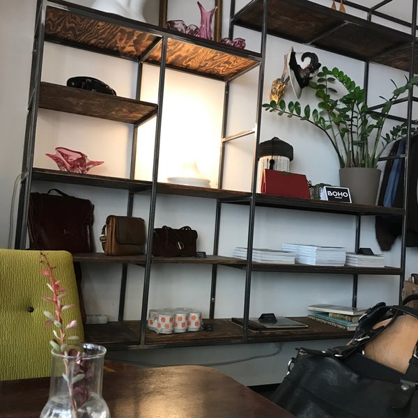 9/28/2017 tarihinde Gabrielle R.ziyaretçi tarafından BOHO cafe &amp; store'de çekilen fotoğraf
