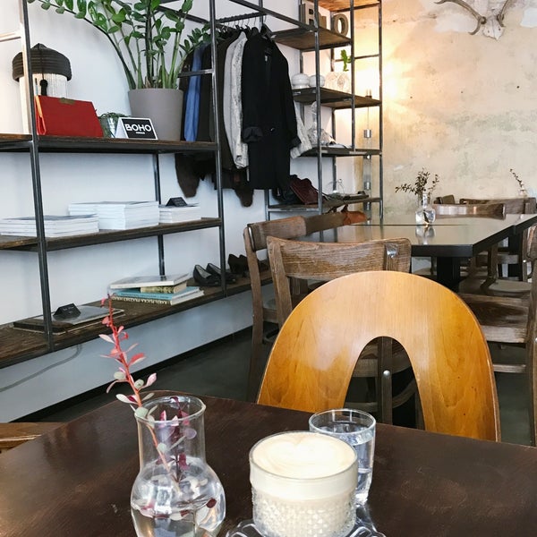 9/28/2017 tarihinde Gabrielle R.ziyaretçi tarafından BOHO cafe &amp; store'de çekilen fotoğraf