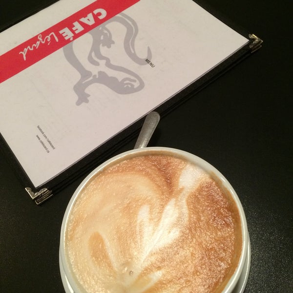รูปภาพถ่ายที่ Café Lézard โดย Gabrielle R. เมื่อ 3/22/2015