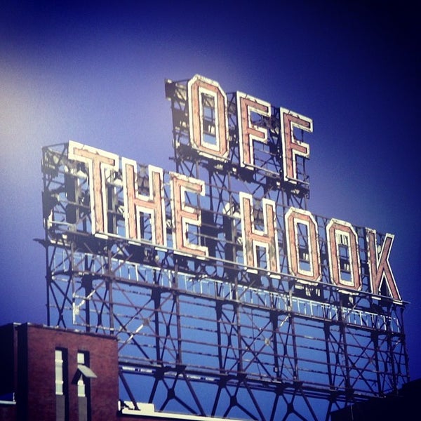 Foto diambil di Off The Hook oleh Gabrielle R. pada 4/17/2014
