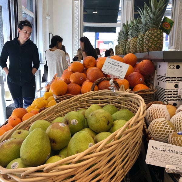 Photo taken at Dean &amp; DeLuca by Starlight P. on 5/19/2019