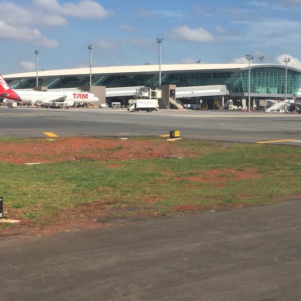 Снимок сделан в Aeroporto Internacional de Brasília / Presidente Juscelino Kubitschek (BSB) пользователем Antonio R. 2/16/2016