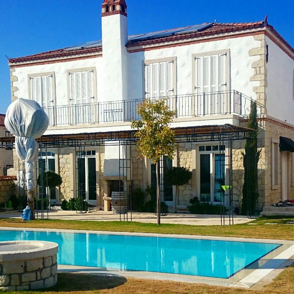 Das Foto wurde bei Alaçatı Casa Bella Otel von Halil D. am 2/20/2016 aufgenommen