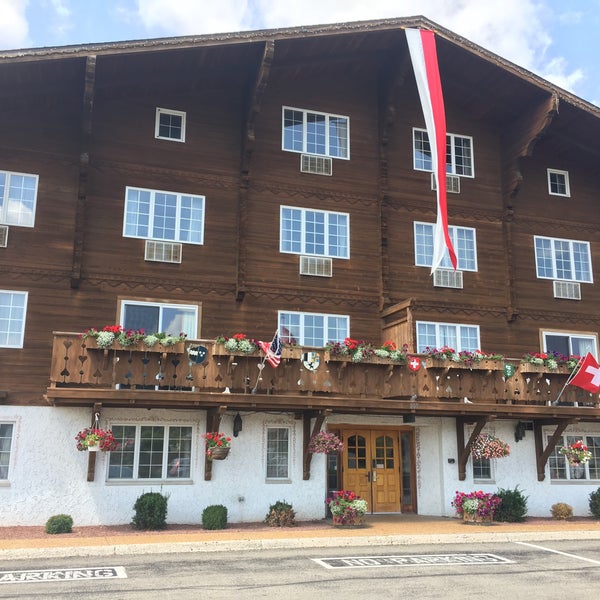Foto tirada no(a) Chalet Landhaus Inn &amp; Restaurant por Nena L. em 8/10/2017