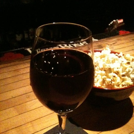 11/29/2012にDarren R.がWish Bar &amp; Loungeで撮った写真