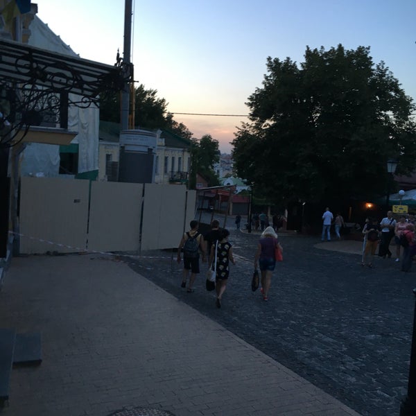 Киев Андреевский спуск 11