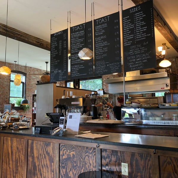 Photo prise au Five Points Bakery &amp; Toast Cafe par Meli R. le8/7/2019