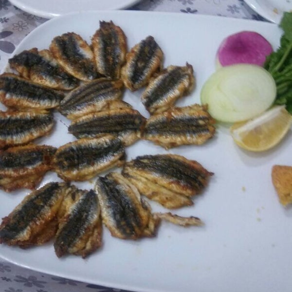 Das Foto wurde bei Balıkkent Restaurant von Onur I. am 11/17/2016 aufgenommen