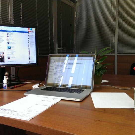 Voice pro logo. Pro hq. Voice pro logo. Приложение радио дизайн. Radio app ui.