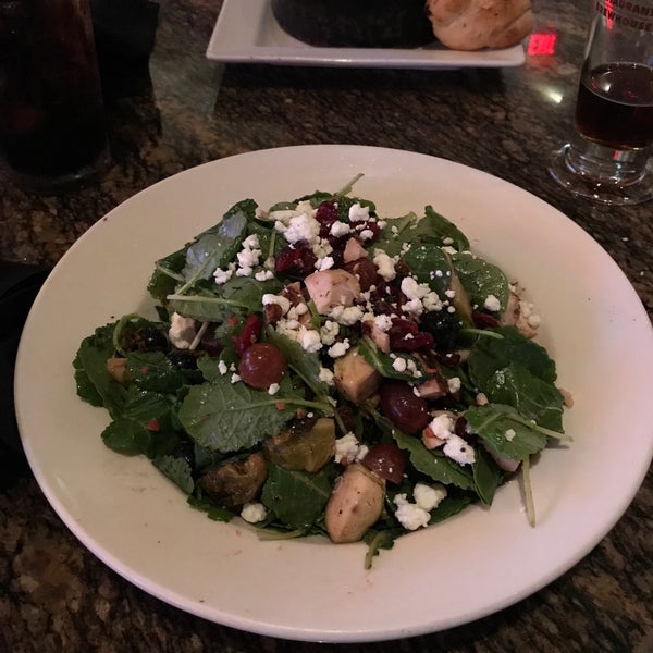 Photo taken at BJ&#39;s Restaurant &amp; Brewhouse by Ineke A. on 10/26/2018