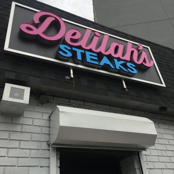 5/24/2016 tarihinde Joey L.ziyaretçi tarafından Delilah&#39;s Steaks'de çekilen fotoğraf