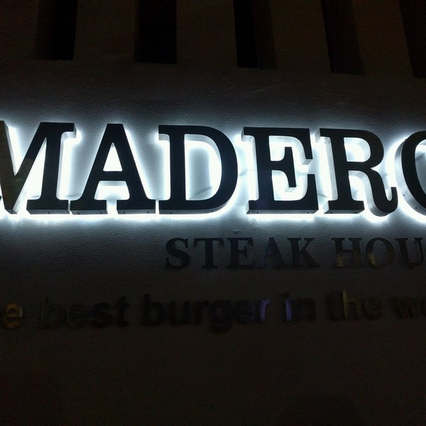 Photo prise au Madero Steak House par tobe le10/16/2016