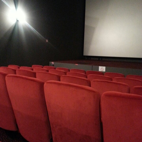 Photo prise au Cinéma Royal Palace par Véronique B. le6/16/2013