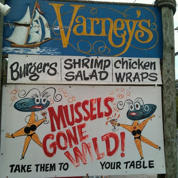 Снимок сделан в Varney&#39;s Restaurant пользователем Janet L. 8/30/2013