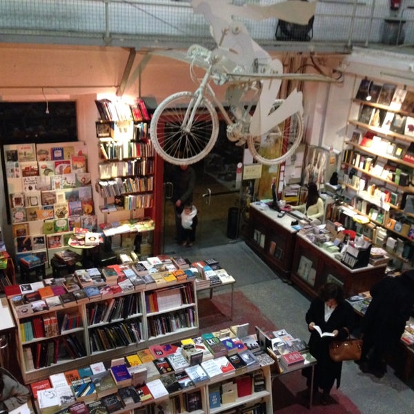 Ler Devagar - Bookstore in Alcântara
