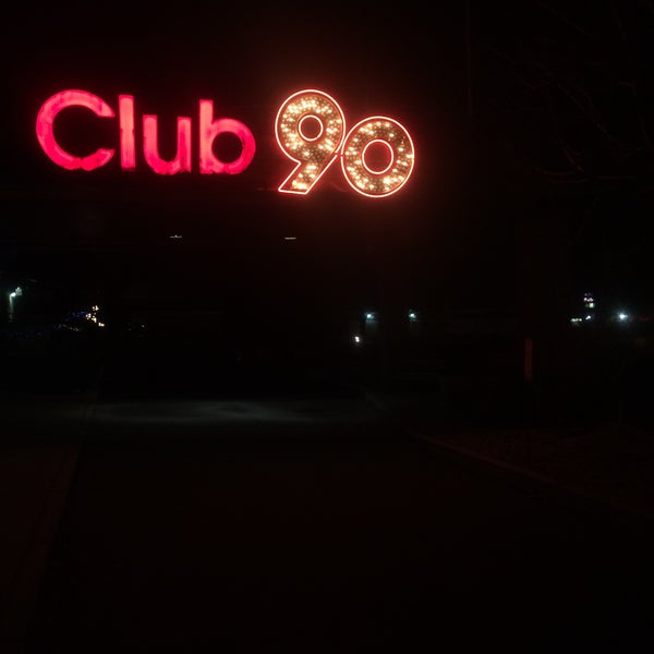 12/6/2015 tarihinde Lauren S.ziyaretçi tarafından Club 90'de çekilen fotoğraf