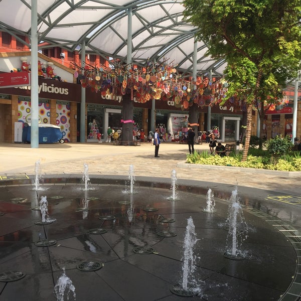 Photo taken at Resorts World Sentosa by Santhan R. on 11/20/2019