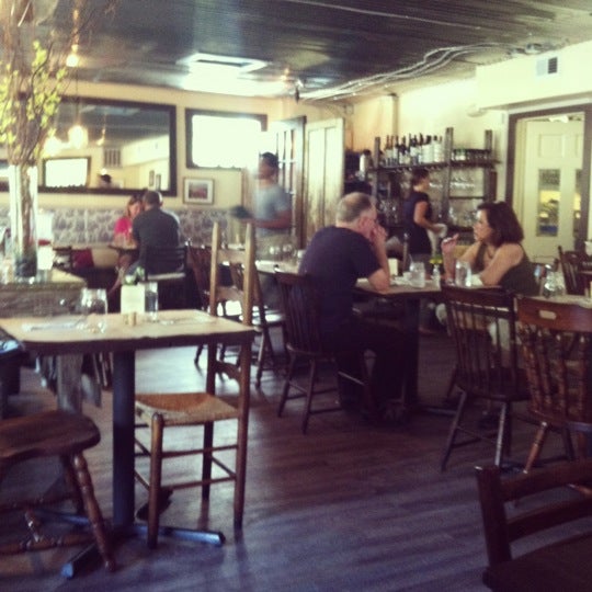 Снимок сделан в Angel Oak Restaurant пользователем Francesca D. 10/7/2012