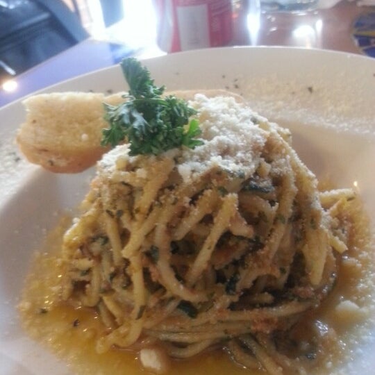 10/15/2012 tarihinde LDG d.ziyaretçi tarafından Cantina Sicilianita'de çekilen fotoğraf