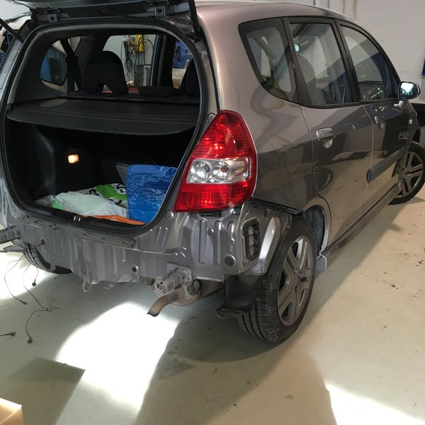 Santogal Stand/Oficina Concessionária / Loja de Veículos em Alfragide