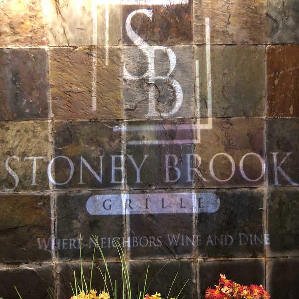 Photo taken at Stoney Brook Grille by Leif E. P. on 11/9/2018
