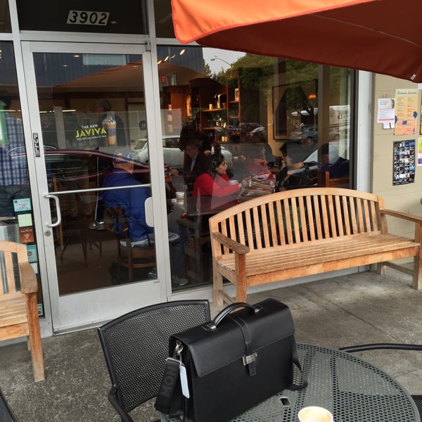 Photo taken at Peet&#39;s Coffee &amp; Tea by Leif E. P. on 4/20/2015