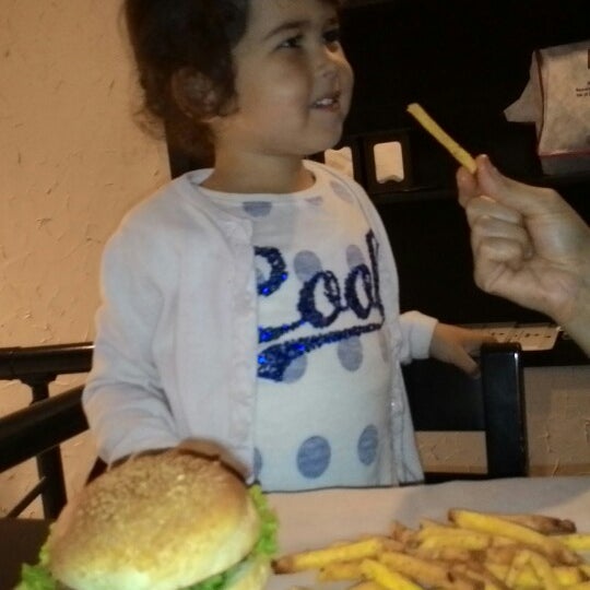 รูปภาพถ่ายที่ Wanted Burger โดย barış d. เมื่อ 9/27/2014