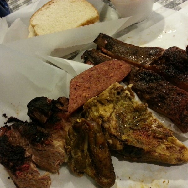 1/10/2014 tarihinde Chris B.ziyaretçi tarafından Texas BBQ House'de çekilen fotoğraf