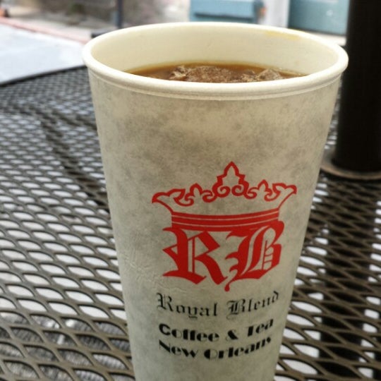 Снимок сделан в Royal Blend Coffee &amp; Tea House пользователем Christin &quot;X1&quot; L. 6/6/2013