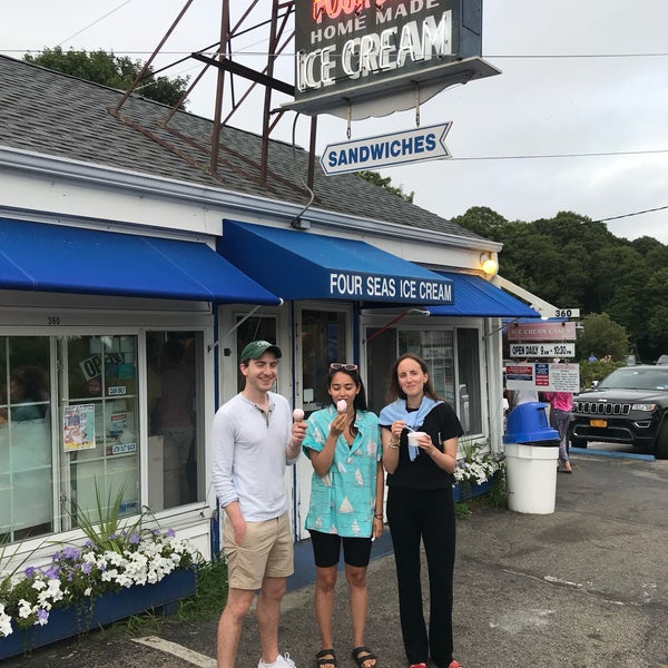 8/19/2019 tarihinde Aja B.ziyaretçi tarafından Four Seas Ice Cream'de çekilen fotoğraf