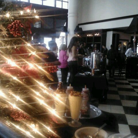 Photo taken at Lenox Square Grill by Karm on 12/16/2012