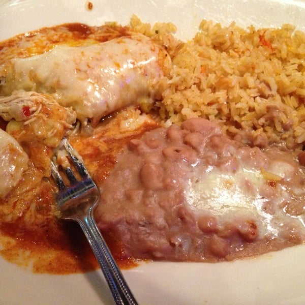 Das Foto wurde bei La Parrilla Mexican Restaurant von Karm am 6/13/2013 aufgenommen