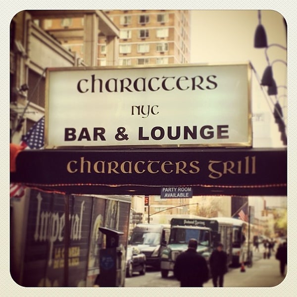 Foto scattata a Characters Bar &amp; Grill da Ryan C. il 5/1/2014