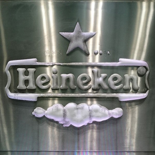 Das Foto wurde bei Heineken Brand Store von Vitor F. am 3/15/2015 aufgenommen