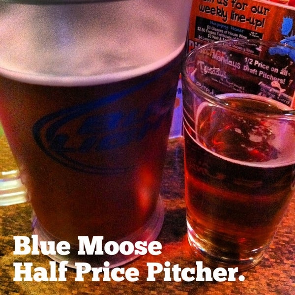 Photo taken at Blue Moose Burgers &amp; Wings by Vu L. on 3/26/2013