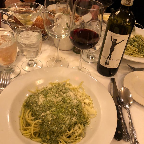 Foto tirada no(a) Patsy&#39;s Italian Restaurant por Ooh_mysoul em 2/9/2018