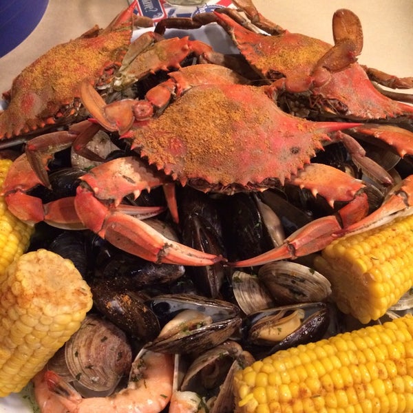 12/15/2013 tarihinde Ramon T.ziyaretçi tarafından Crab Corner Maryland Seafood House'de çekilen fotoğraf