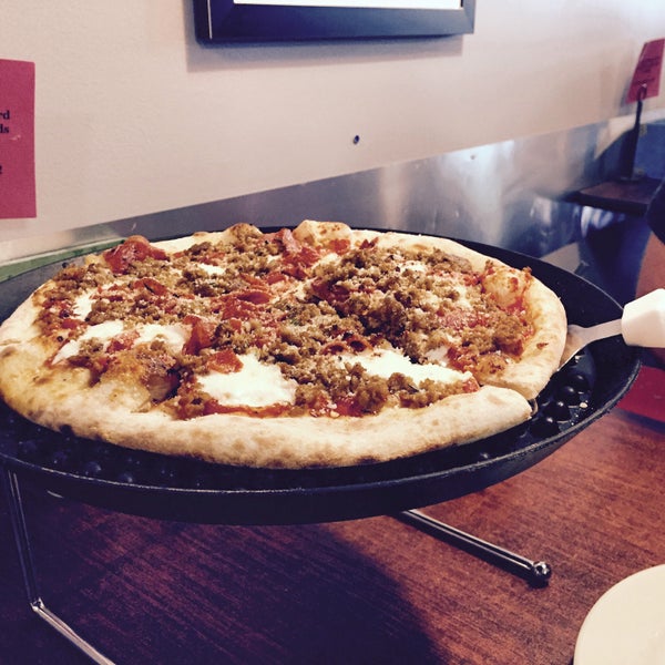 7/3/2015 tarihinde Jessica S.ziyaretçi tarafından Hard Knox Pizzeria'de çekilen fotoğraf