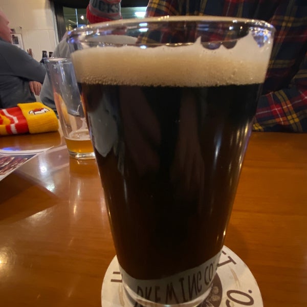 Photo taken at Happy Basset Brewing Company by Sill Bnyder on 11/28/2019