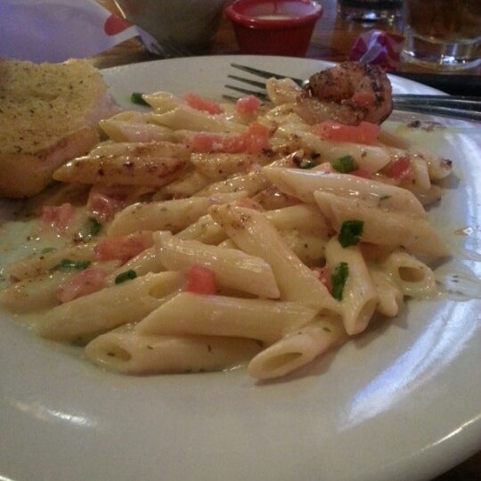 Photo taken at Chili&#39;s Grill &amp; Bar by Wendy B. on 12/15/2012
