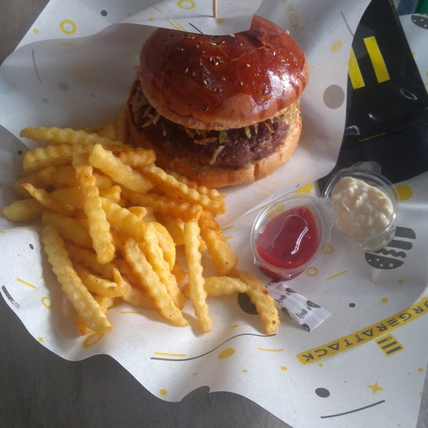 9/25/2017에 Doğan Y.님이 Burger Attack에서 찍은 사진