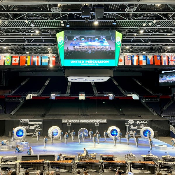 รูปภาพถ่ายที่ UD Arena โดย Mike B. เมื่อ 4/21/2022