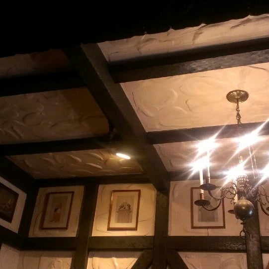 รูปภาพถ่ายที่ White Horse Tavern &amp; Restaurant โดย stealthypoo เมื่อ 8/26/2013