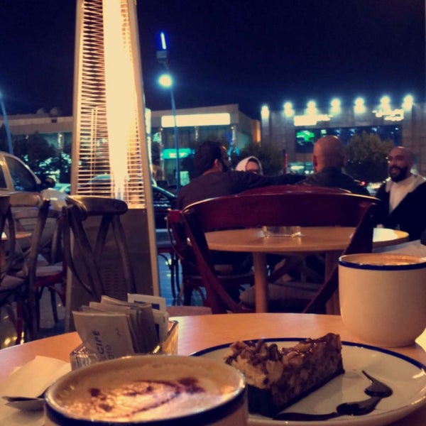 Das Foto wurde bei RECIPE Café von عبدالعزيز am 2/2/2018 aufgenommen