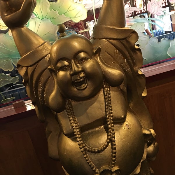 Das Foto wurde bei The Golden Buddha von angela w. am 5/25/2016 aufgenommen
