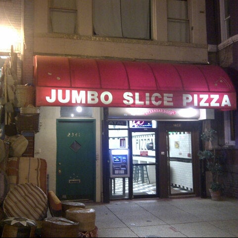 Снимок сделан в Jumbo Slice Pizza пользователем Casey D. 11/5/2012